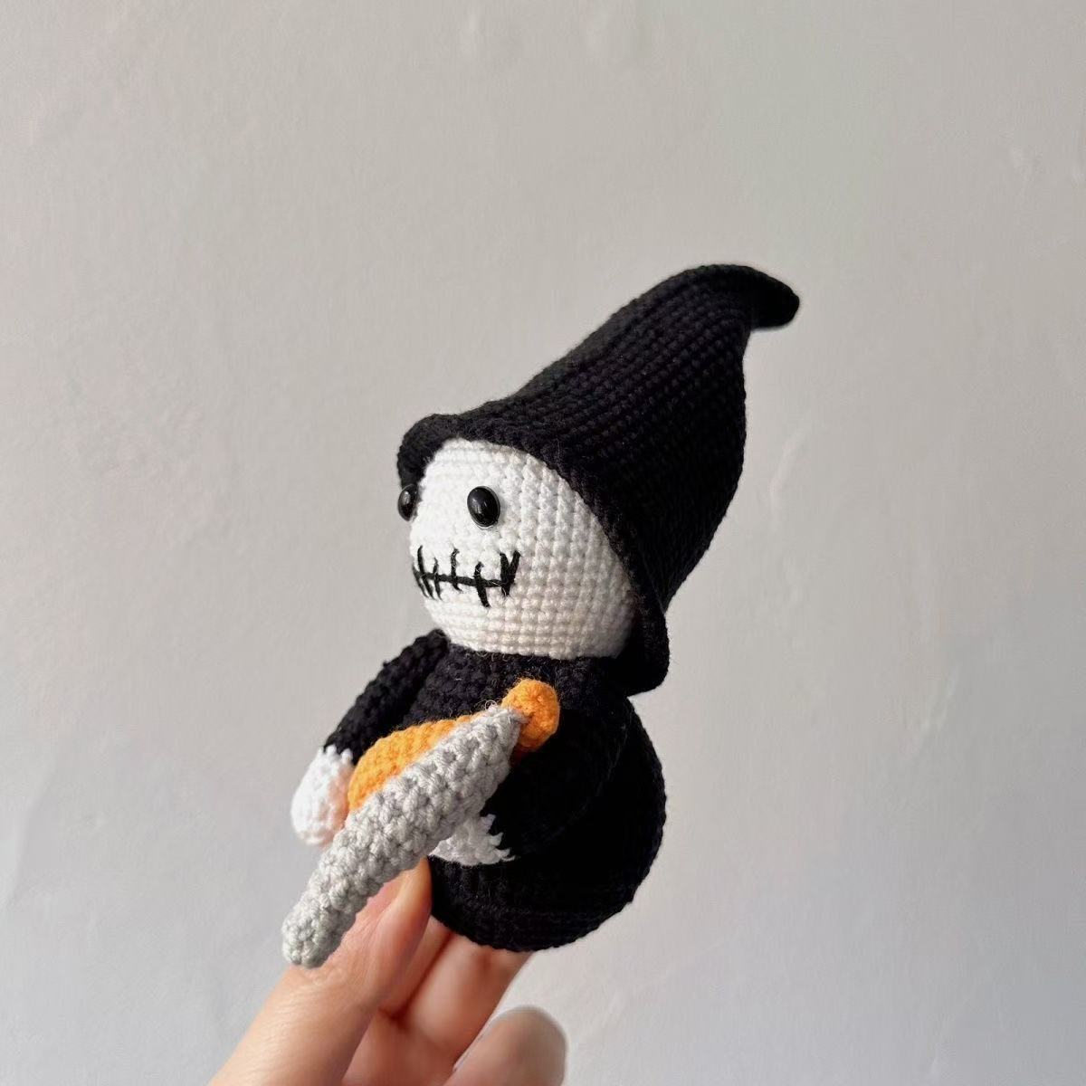 Handmade Crochet Chibi Grim Reaper Plush - Spooky Cute Halloween Reaper with Scythe, Gothic Kawaii Desk Toy Gift