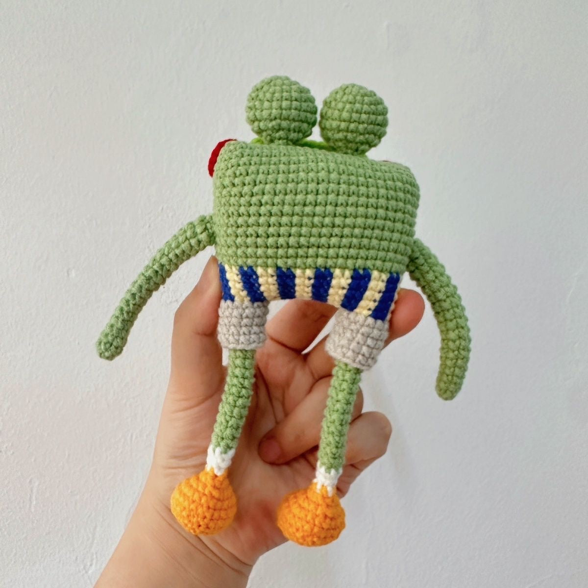 Handmade Crochet Funny Long-Legged Frog Plush - Quirky Striped Pants Froggy Doll, Ugly-Cute Meme Desk Toy Gag Gift