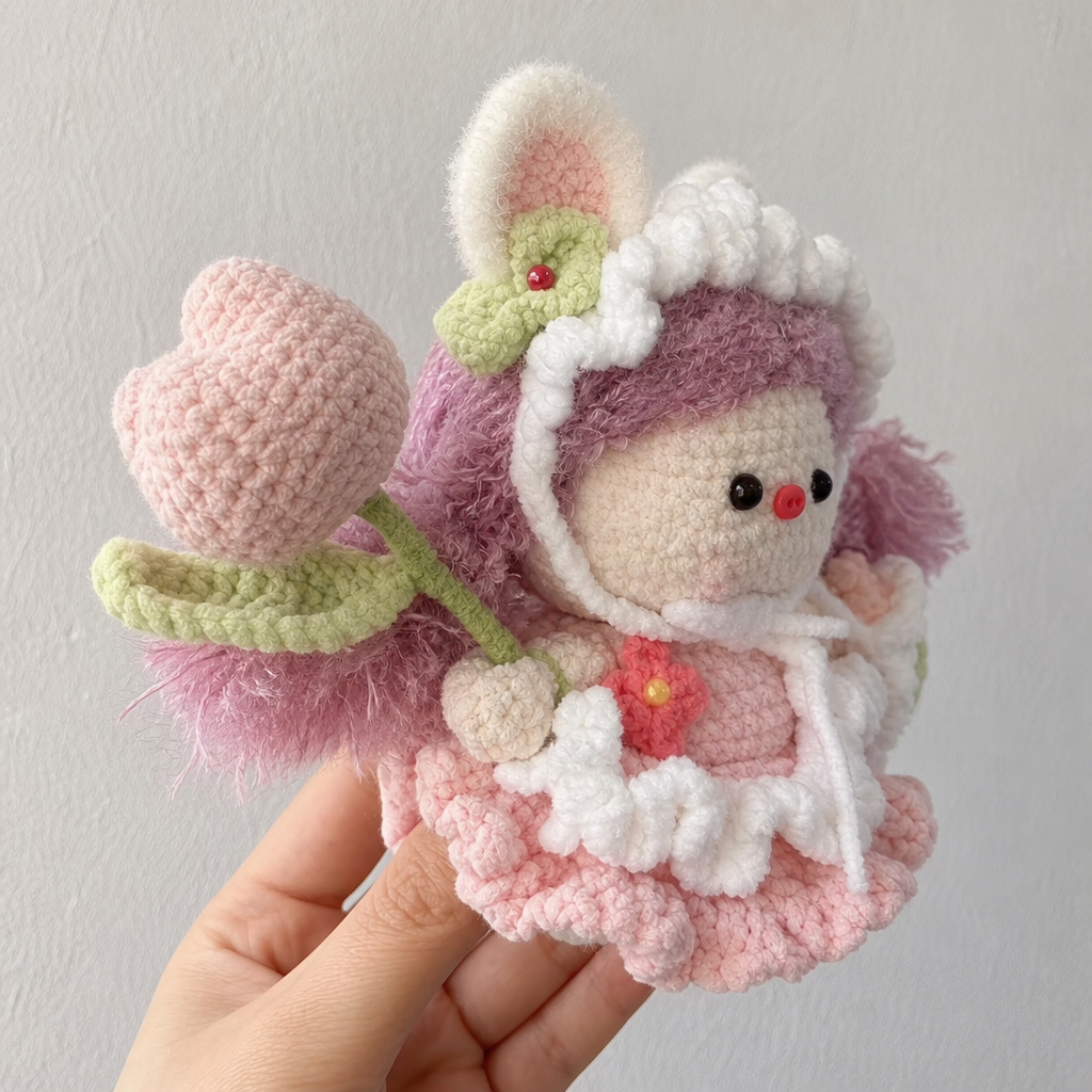 amigurumi Finished crocheted cute magnetic pig girl DIY knitted ornaments, handmade knitted gifts, dolls